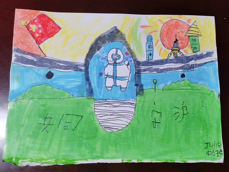 小朋友送画.jpg 小朋友送画.jpg